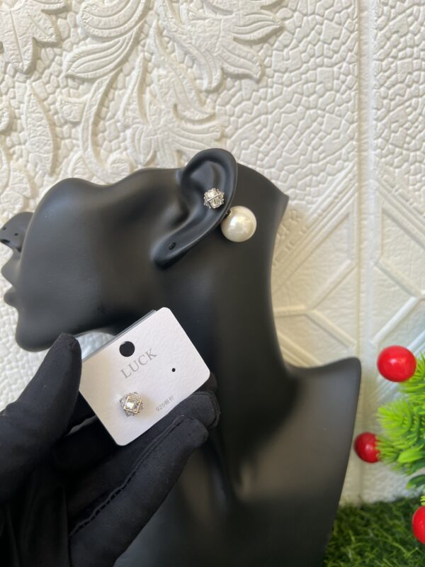 Two way silver-pearl stud