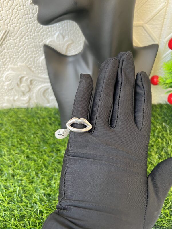 Kiss silver ring
