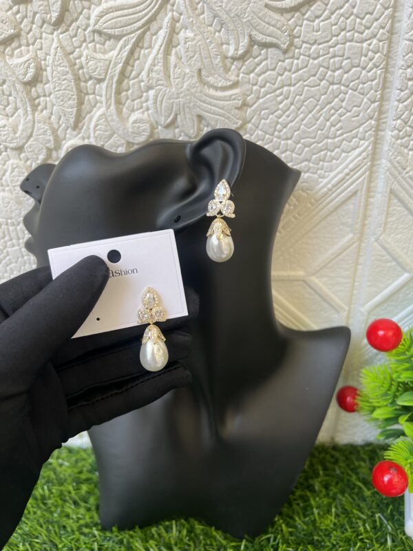 Remi pearl earrings