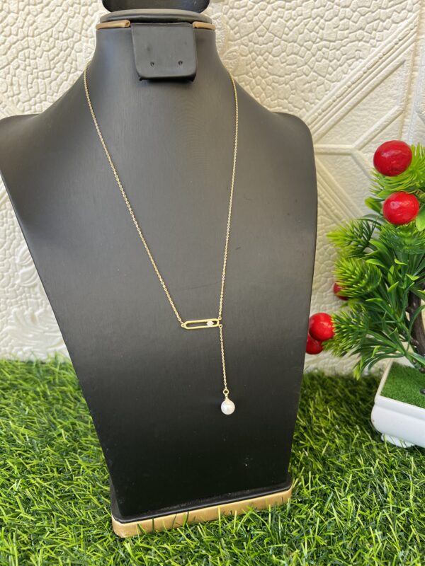 Priyanka gold/pearl necklace