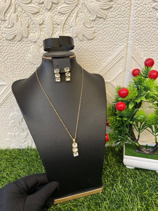 Freya gold stoned jewelry set