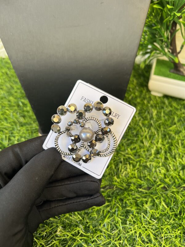 Simone grey brooch