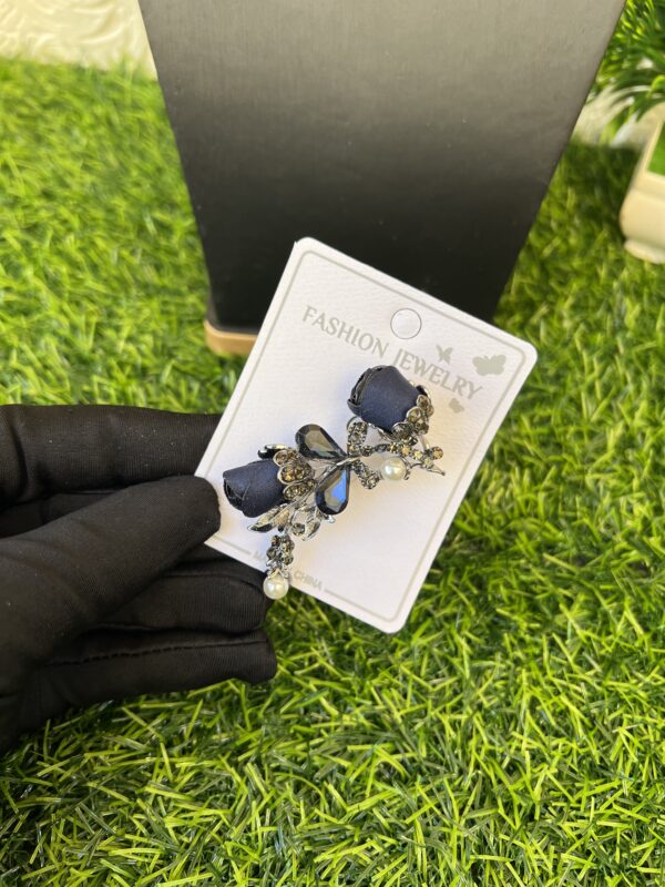 Navy blue rose brooch