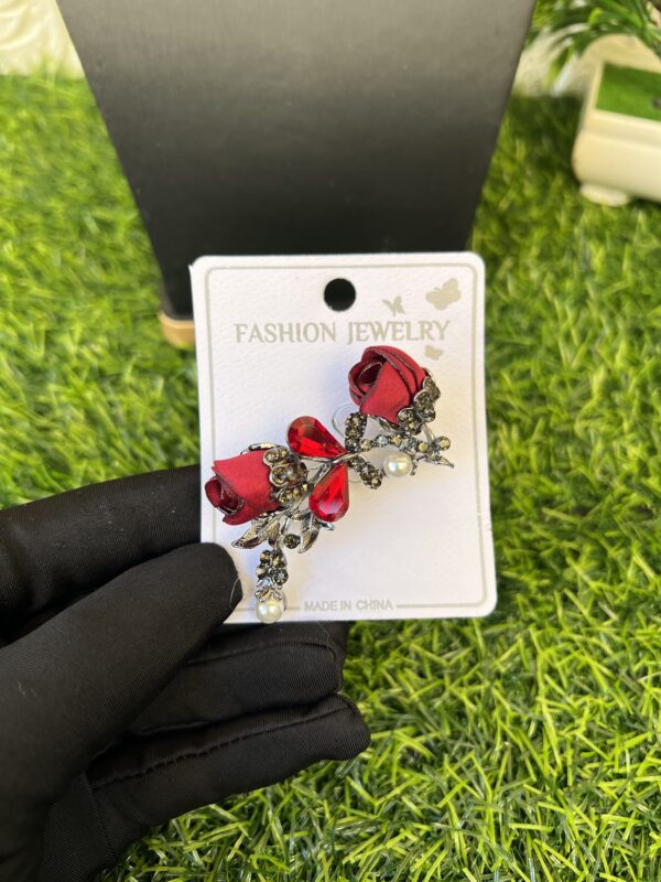 Red rose brooch