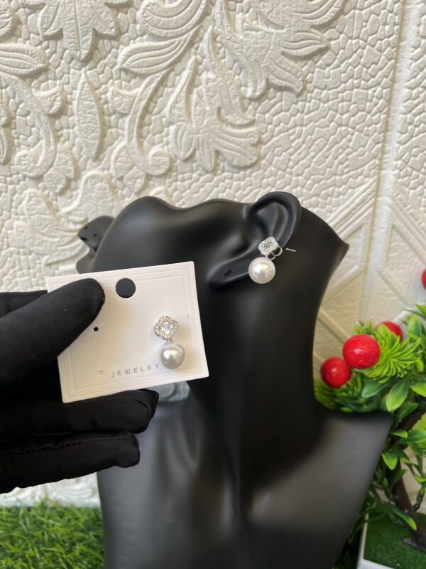 Miva Silver/pearl earrings