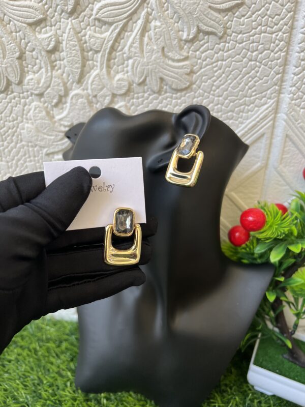 Gold/grey stoned earrings