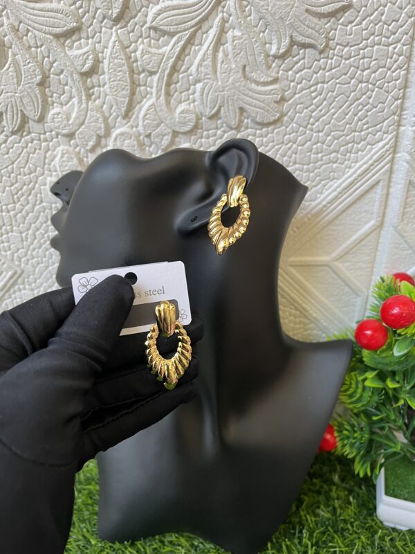 Lucia gold earrings