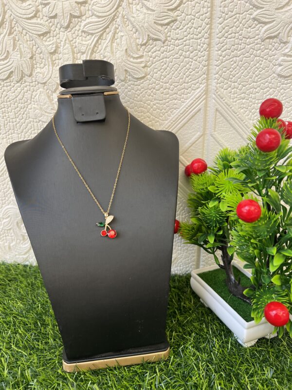 Lulu rose necklace