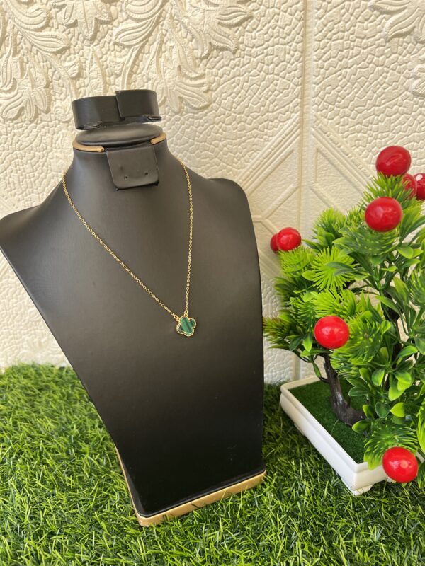 Green/gold necklace