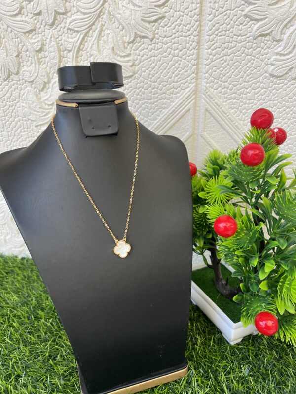 White/Gold necklace