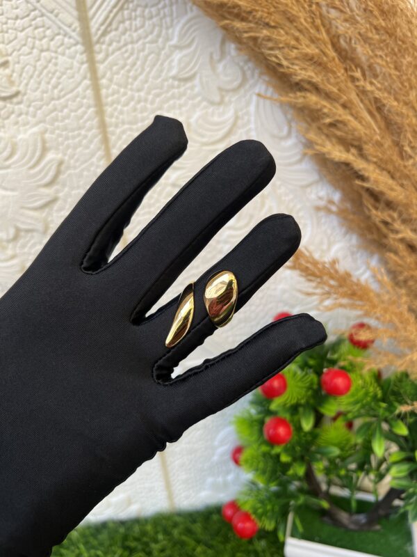 Pristine gold ring