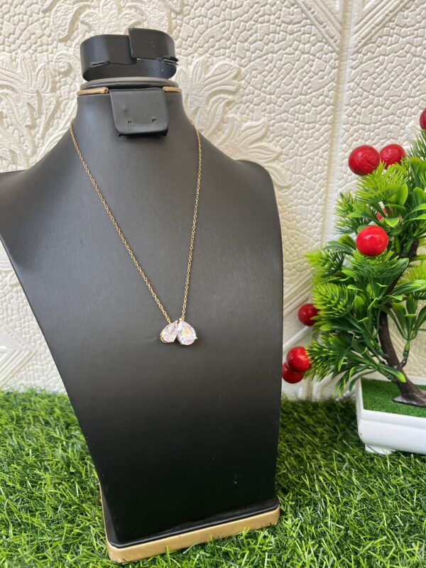Gold stoned necklace