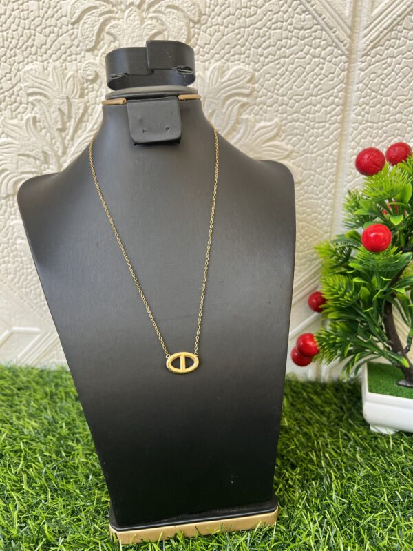 Liz gold necklace