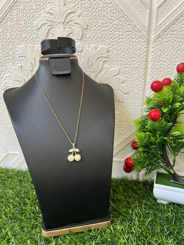 Gold stoned leaf necklace