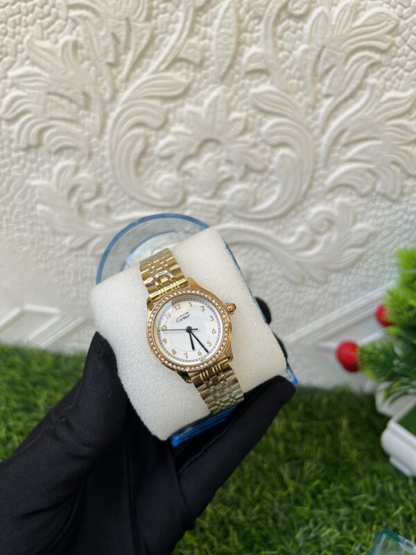 Gold chain female wristwatch