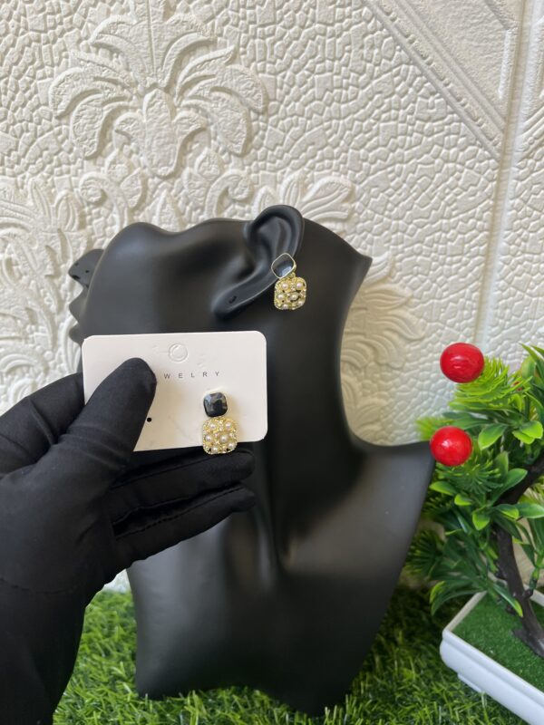 Black stoned/pearl earrings
