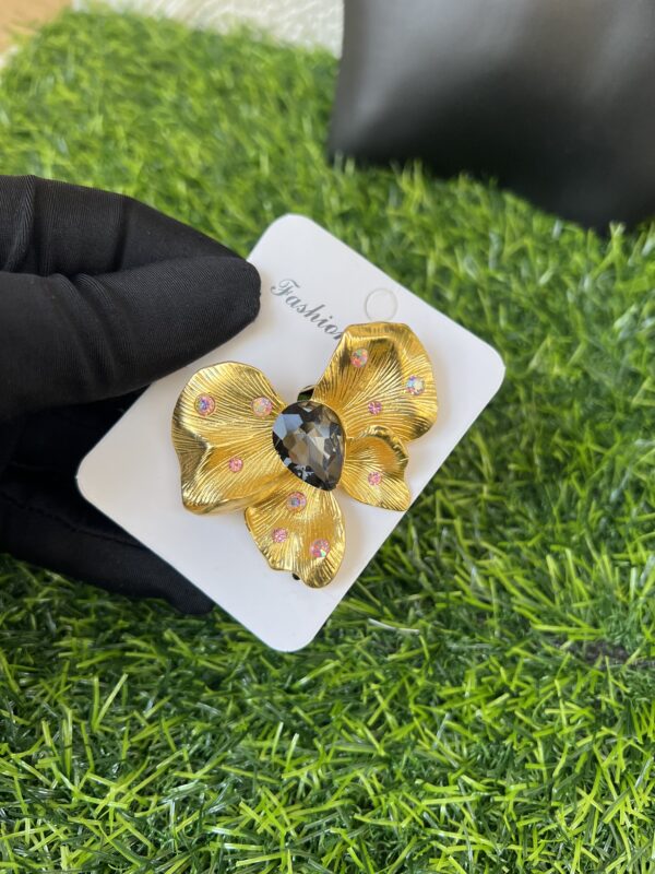Gold/grey brooch