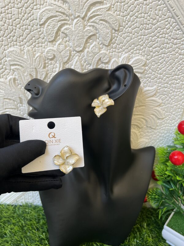 Offwhite earrings