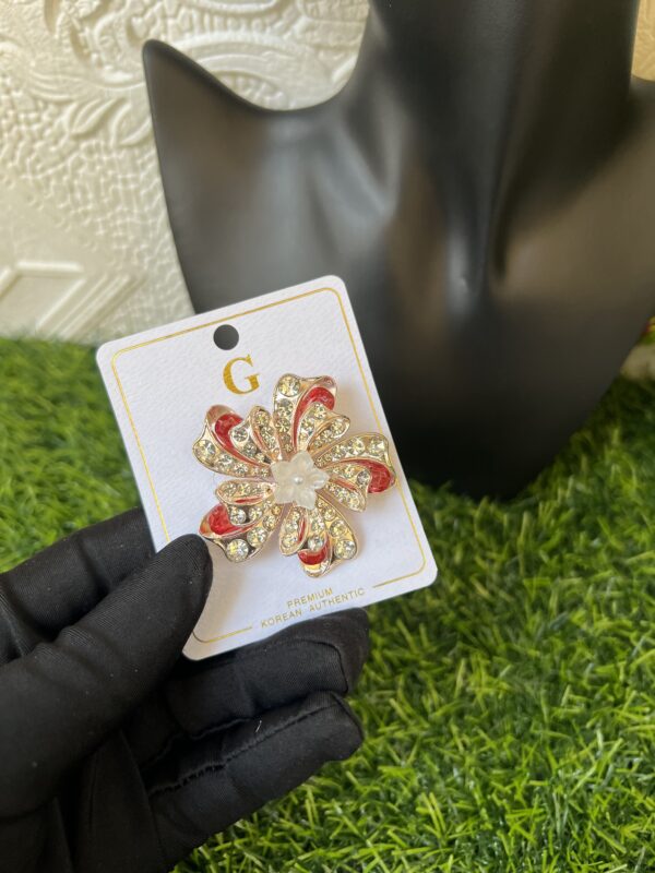 Beulah brooch