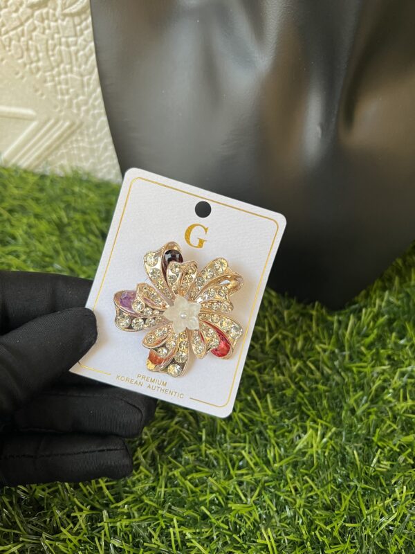Beatrice brooch