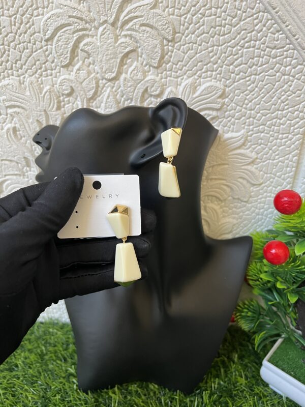 Offwhite/gold earrings