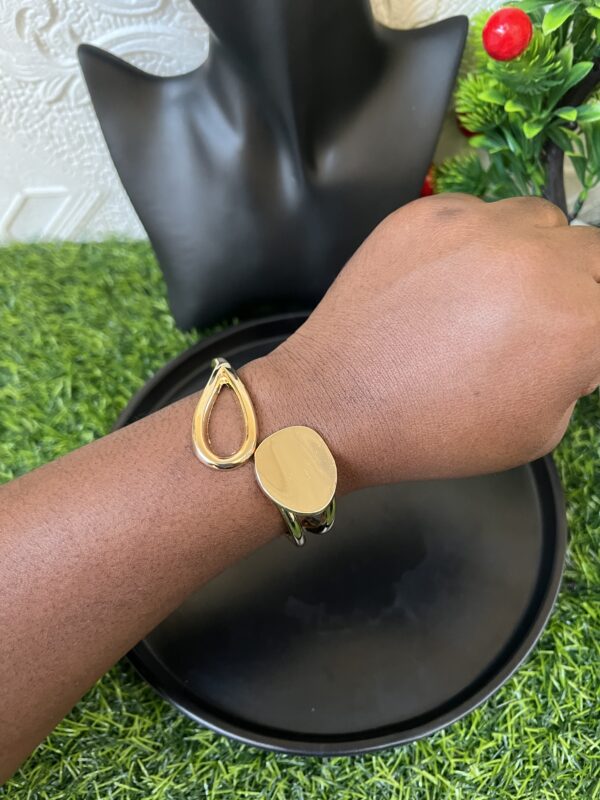 Prudy chunky bangle