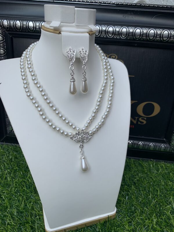 Mevi silver pearl set