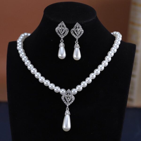 Silver/pearl jewelry set