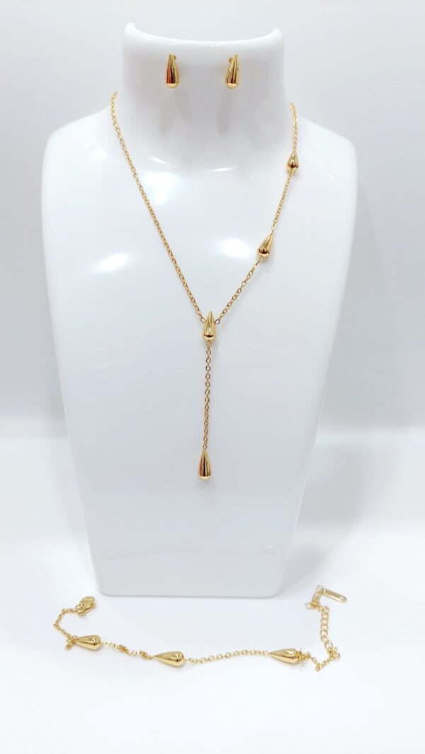Gold teardrop jewelry set