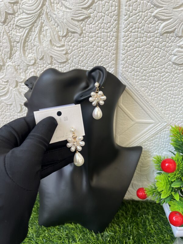 Ese pearl earrings
