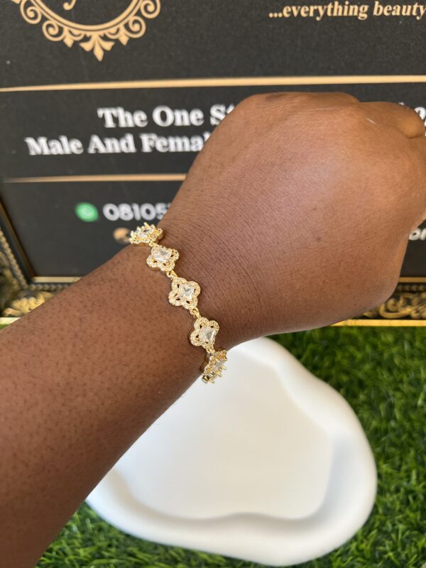 Fifi gold plain stoned bracelet