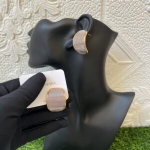 Sleek curved earrings