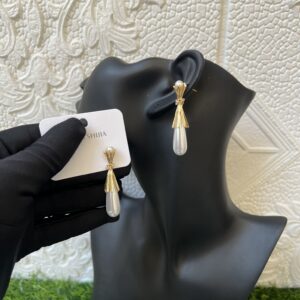 Unique pearl/gold earrings