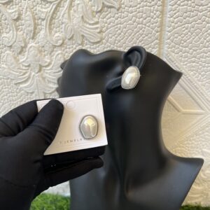 White/silver stud earrings