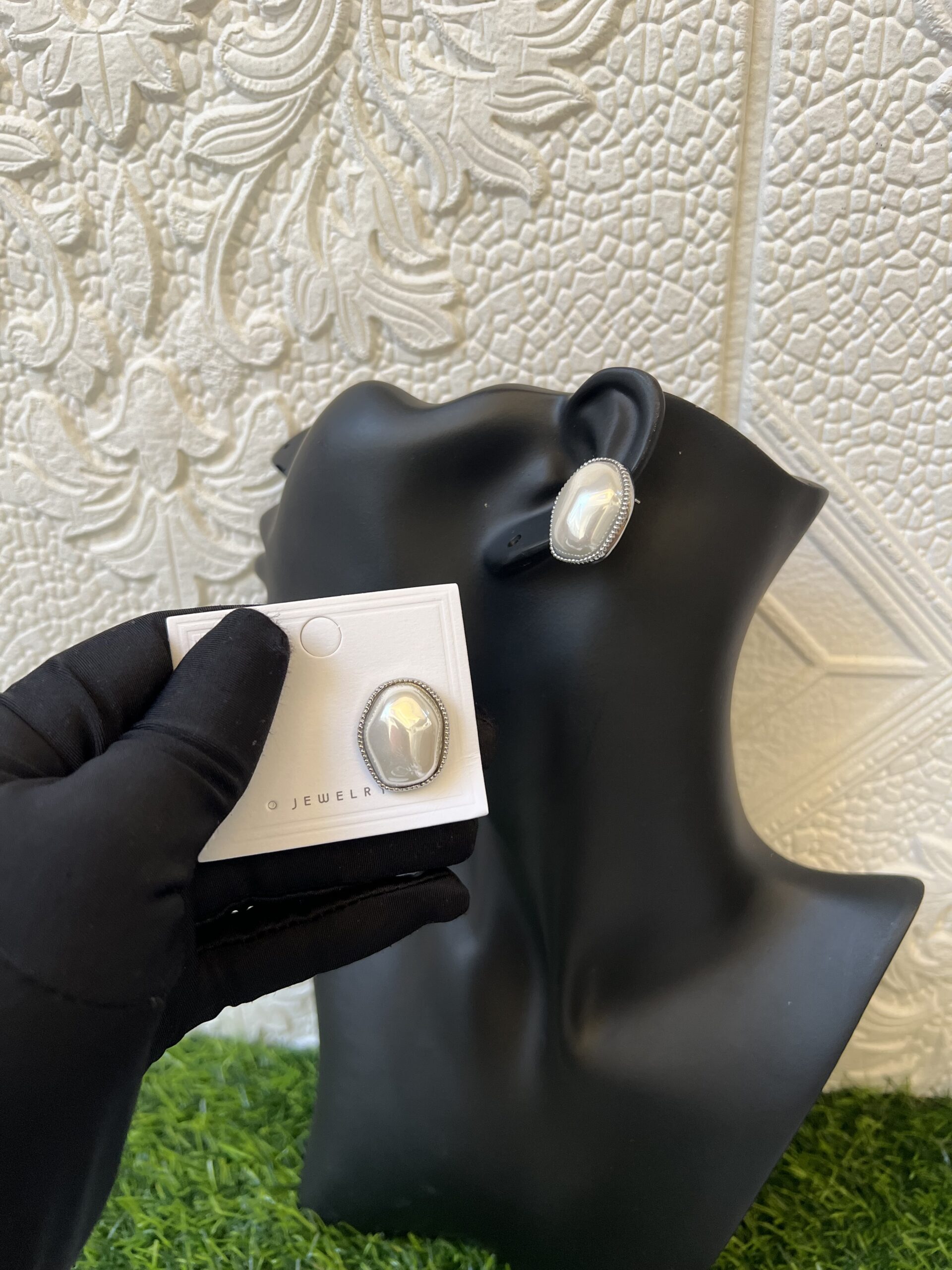 White/silver stud earrings