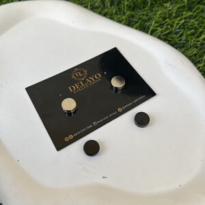 black / silver magnetic stud