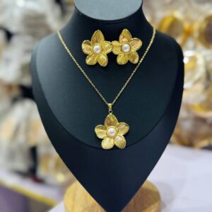 Brielle gold/pearl jewelry set