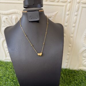 Mika gold love necklace