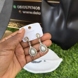 Nelly pearl earrings