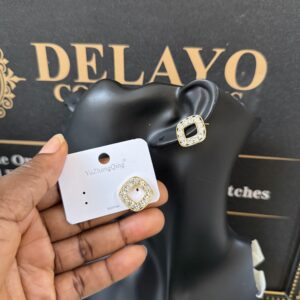 Meli gold stoned stud