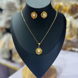 Mevi gold jewelry set