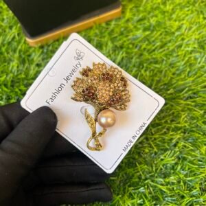 Brielle gold brooch
