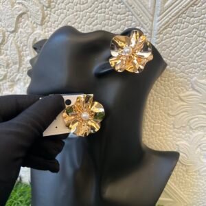 Nyla gold earrings