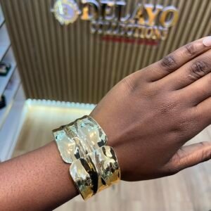 Zelvie Gold chunky Bangle