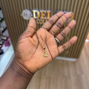 Gold anchor necklace