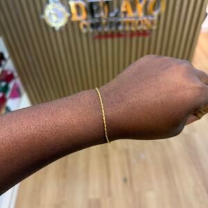 Lila gold minimalist bracelet