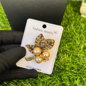 Avilla gold brooch